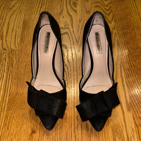 COPY - Tahari Black Bow Pumps - Picture 2 of 6